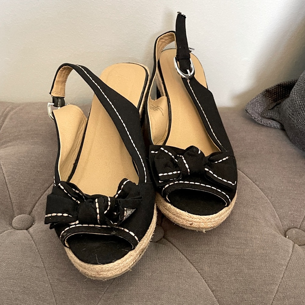 Adorable wedge sandals with peep toe!